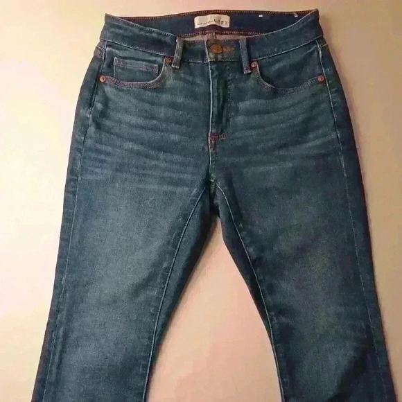 Loft Brand Denim Jeans Size 26/2P Chewed Hem Curvy Skinny Mid Rise Medium Wash - Picture 2 of 11